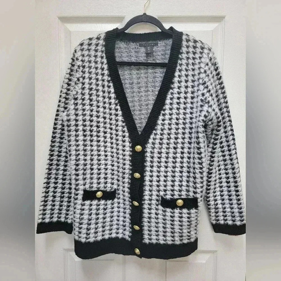 TAHARI Houndstooth Eyelash V Neck Button Down Sweater Size Large - Picture 1 of 4